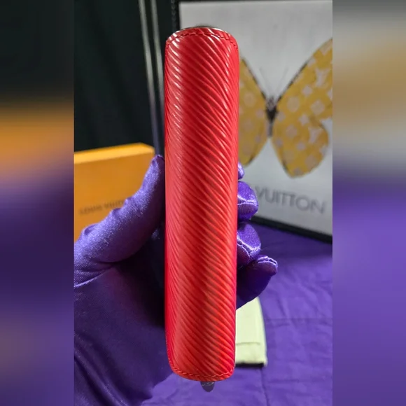 Louis Vuitton Red Epi Coquelicot Twist Lock Compact Wallet with Silver Logo - Picture 8 of 15